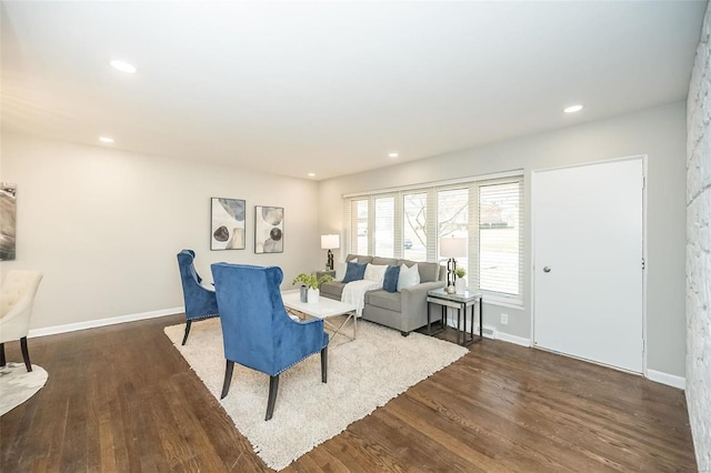 living room featuring recessed lighting, wood finished floors, and baseboards