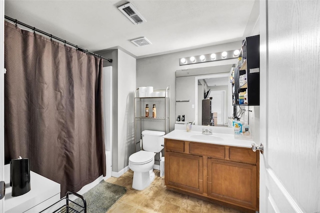 full bath with visible vents, toilet, vanity, and a shower with curtain