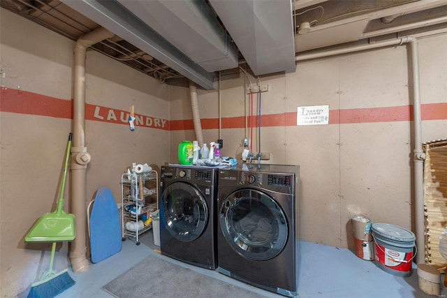 laundry room with laundry area and washer and clothes dryer