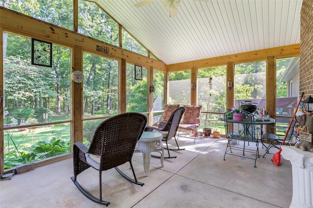 sunroom with lofted ceiling