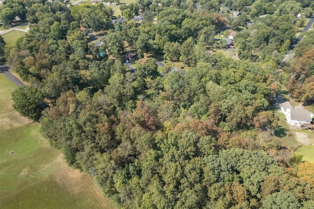 birds eye view of property featuring a forest view