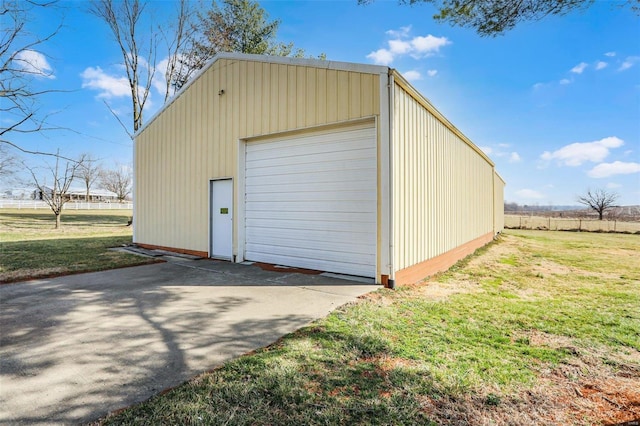 detached garage featuring concrete driveway