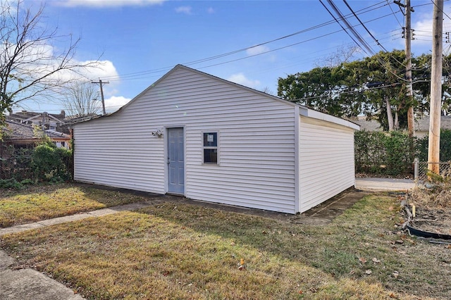 view of outdoor structure featuring an outbuilding