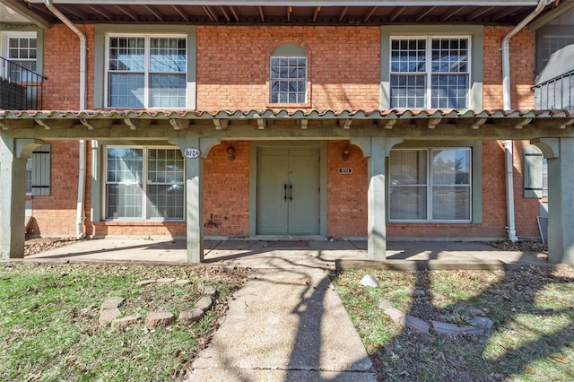 view of front facade with brick siding