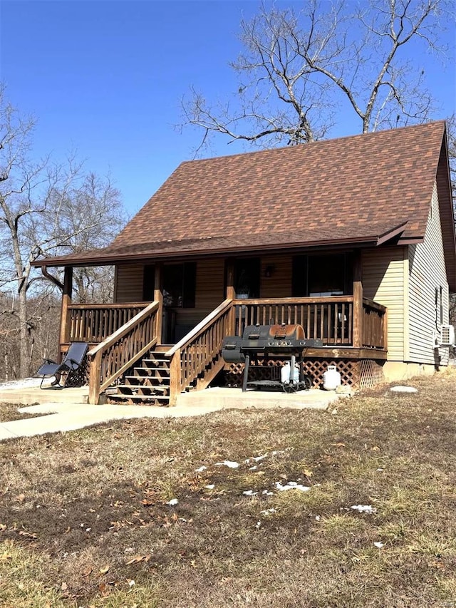 chalet / cabin featuring a shingled roof