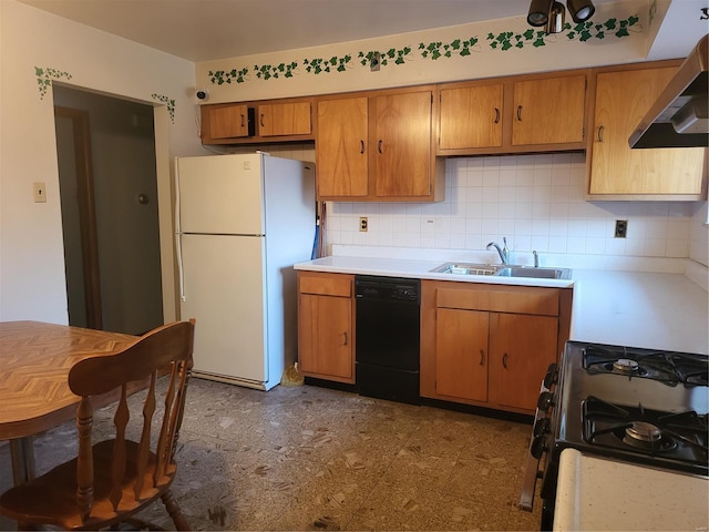 kitchen featuring range with gas cooktop, freestanding refrigerator, a sink, light countertops, and dishwasher