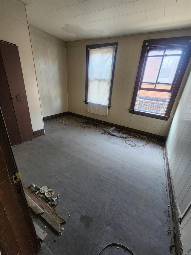 empty room featuring baseboards