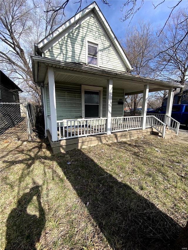 view of front of property featuring covered porch