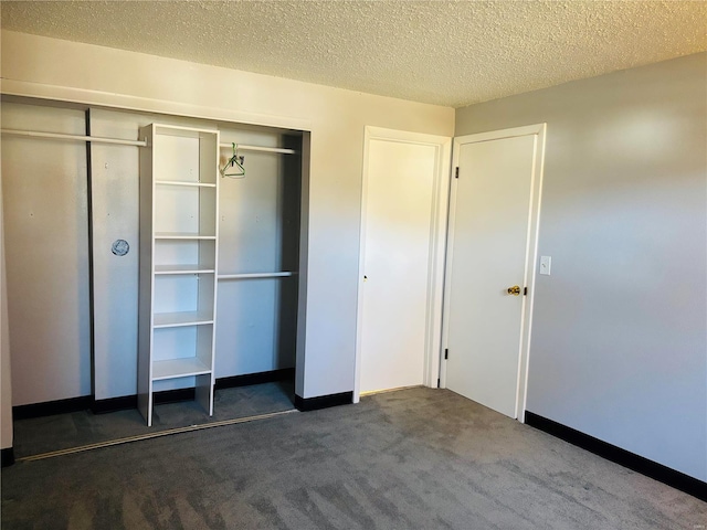 unfurnished bedroom featuring a closet, baseboards, a textured ceiling, and carpet