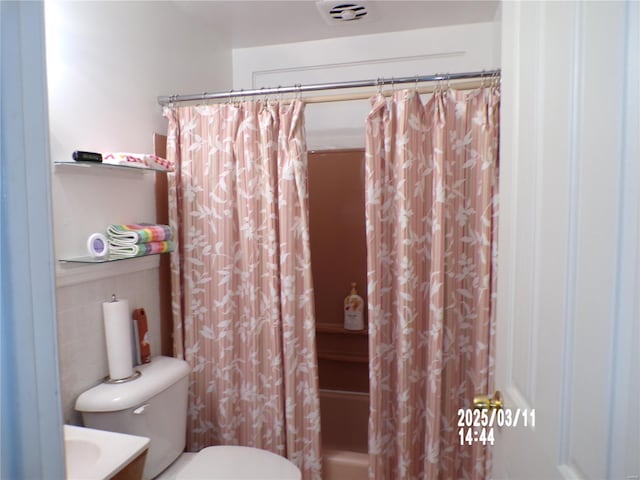 full bath with shower / bath combo with shower curtain, toilet, and vanity