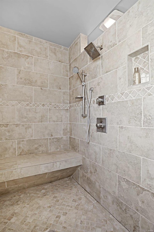 bathroom featuring a tile shower