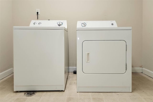 washroom featuring laundry area, independent washer and dryer, and baseboards