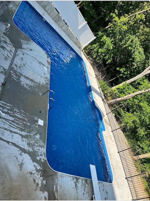 view of swimming pool