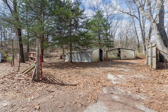 view of yard featuring an outdoor structure and a storage unit
