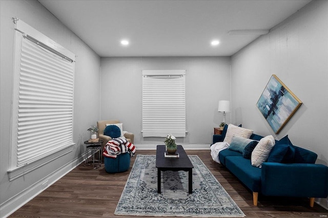 living area featuring dark wood-style floors, recessed lighting, and baseboards