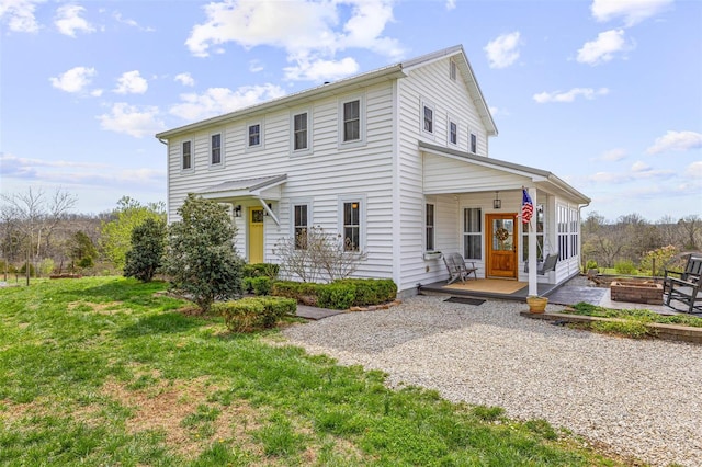 view of front of property featuring a fire pit and a front yard