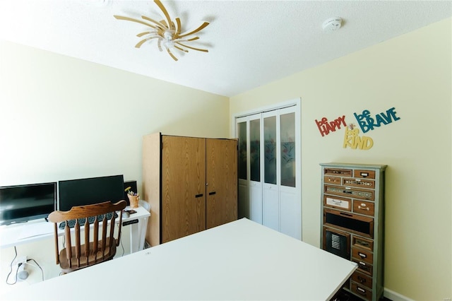 bedroom featuring a closet and ceiling fan