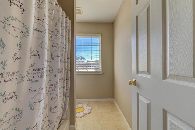 full bath with tile patterned flooring, visible vents, a shower with shower curtain, and baseboards