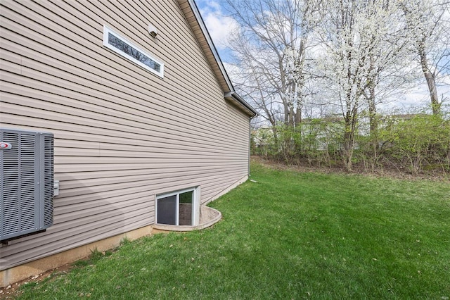 view of yard featuring central AC unit