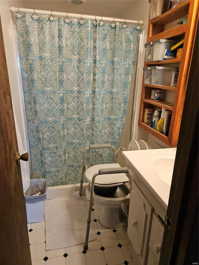 full bathroom featuring curtained shower, vanity, and toilet