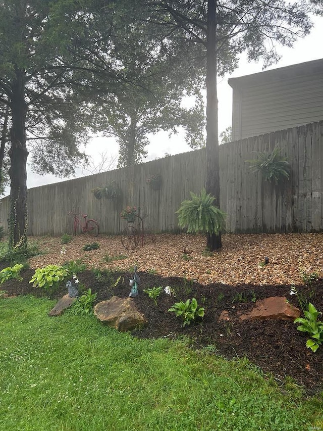 view of yard featuring fence