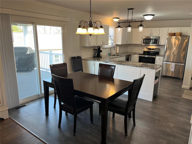 dining area with visible vents and ornamental molding