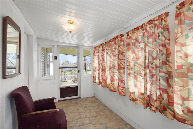 living area featuring a healthy amount of sunlight and baseboards