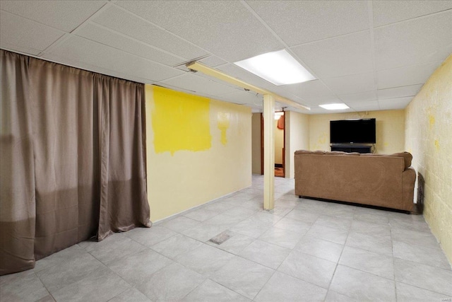 living room featuring a drop ceiling