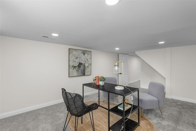 carpeted dining room with visible vents, recessed lighting, and baseboards