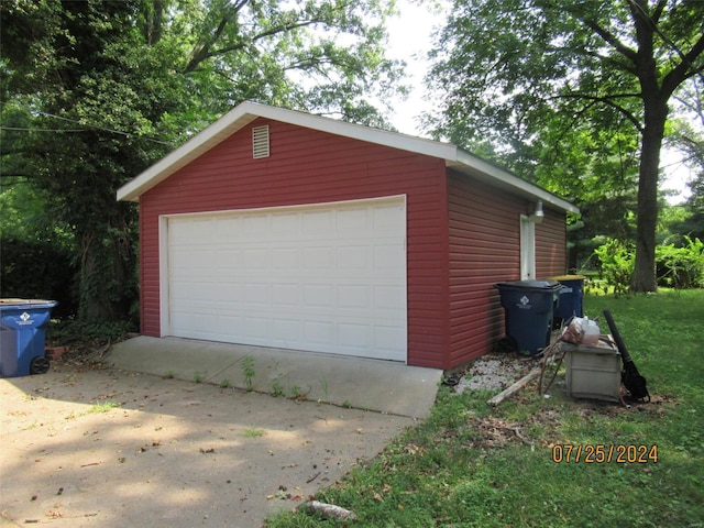 view of detached garage