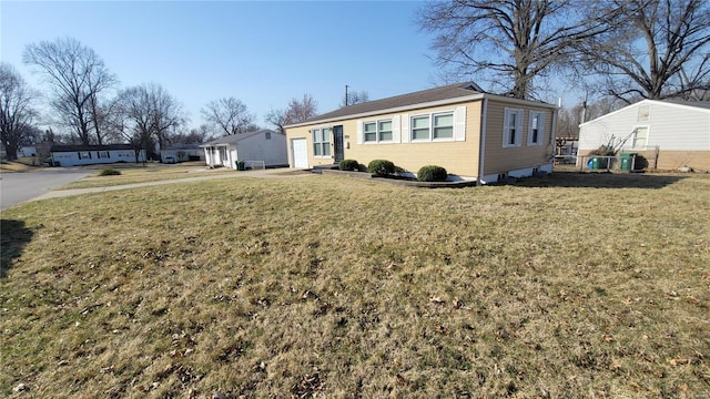 view of front facade with a front lawn