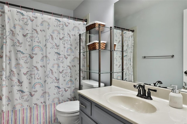 full bath featuring a shower with curtain, toilet, and vanity