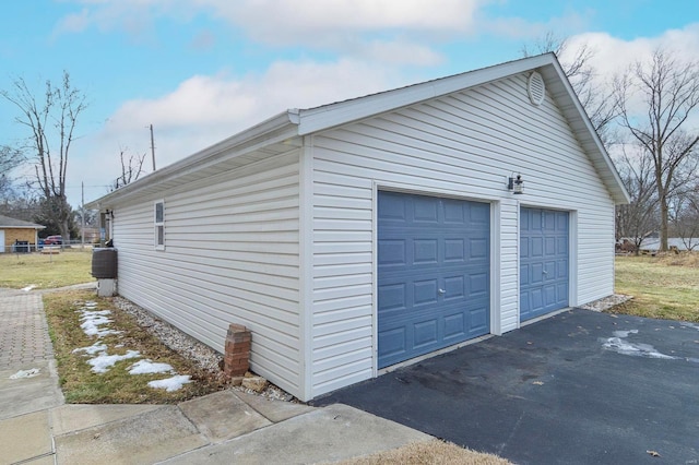 view of detached garage