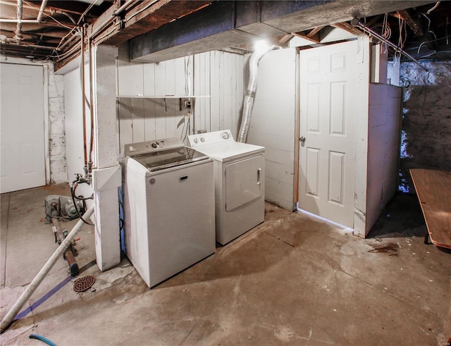 laundry area featuring laundry area and independent washer and dryer