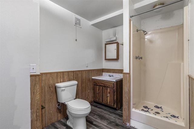 full bathroom featuring visible vents, toilet, a shower stall, wainscoting, and vanity