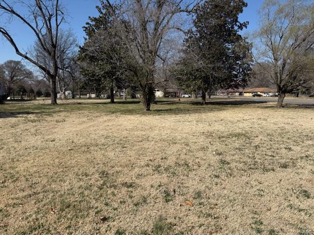 Listing photo 2 for 101 W Wakefield Ave, Sikeston MO 63801