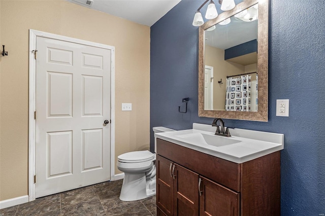 full bath with vanity, toilet, visible vents, and baseboards