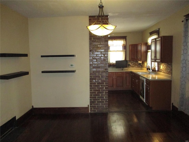 kitchen featuring a sink, tasteful backsplash, dark wood-style floors, light countertops, and baseboards