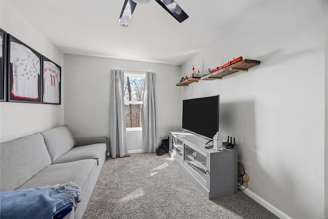 living area featuring baseboards and carpet