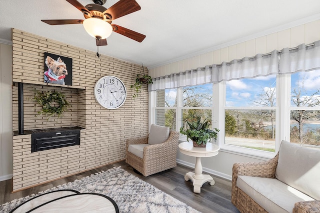 sunroom with ceiling fan