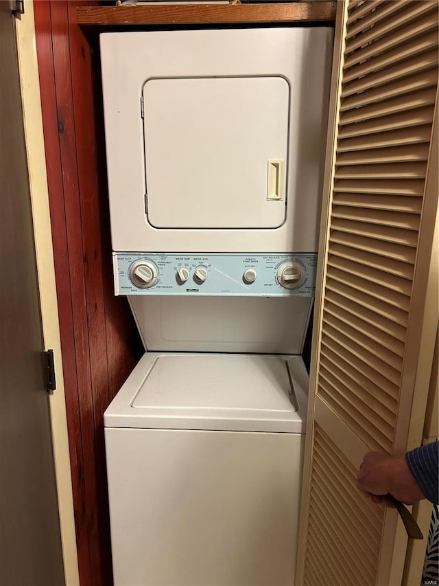 washroom featuring laundry area and stacked washing maching and dryer