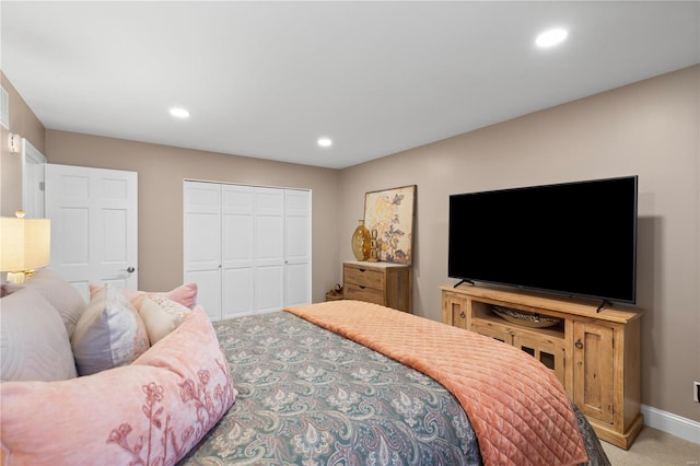 bedroom with light carpet, recessed lighting, baseboards, and a closet