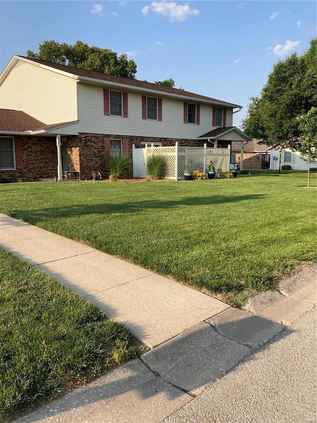 view of front facade with a front lawn