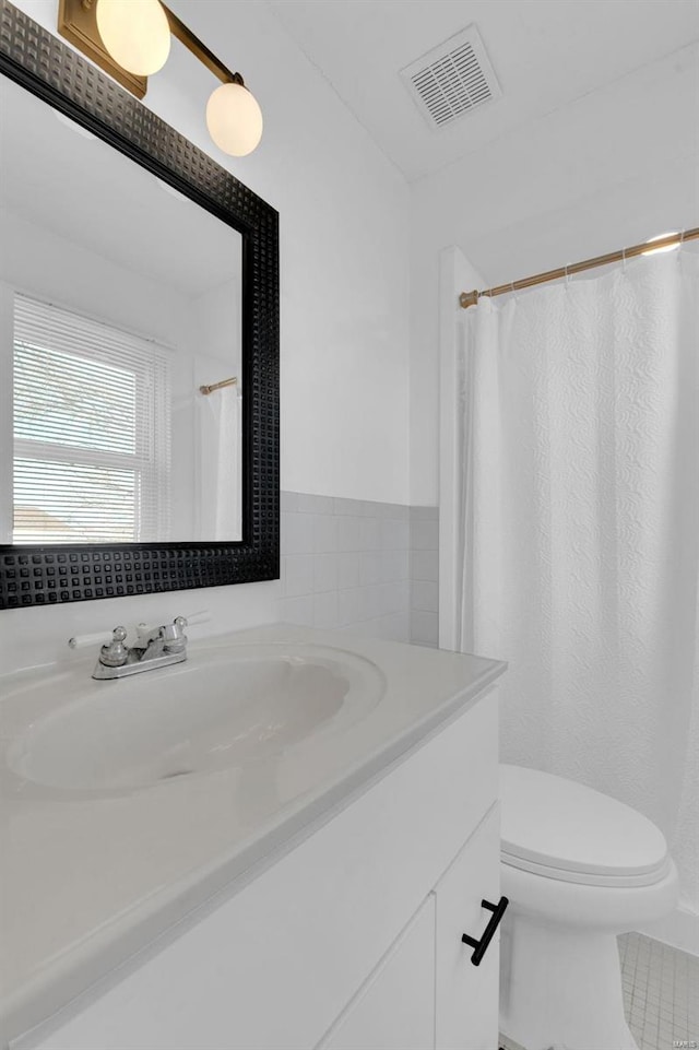 full bathroom with tile patterned flooring, visible vents, toilet, a shower with curtain, and vanity