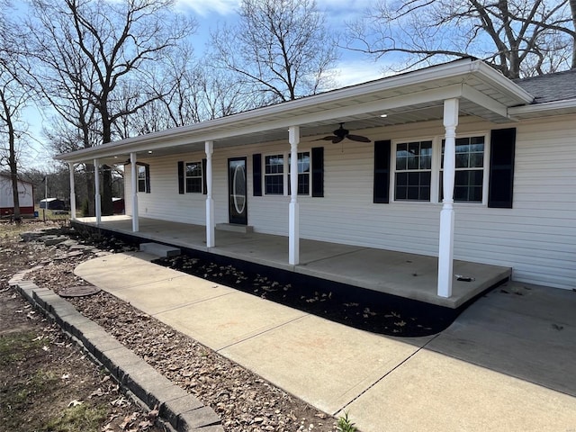 exterior space with covered porch and a ceiling fan