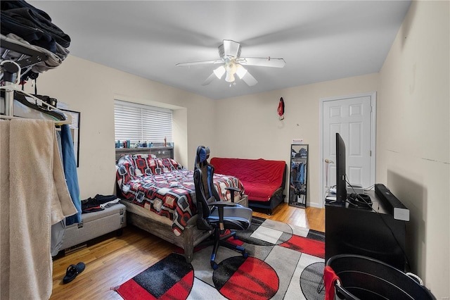 bedroom featuring wood finished floors and a ceiling fan