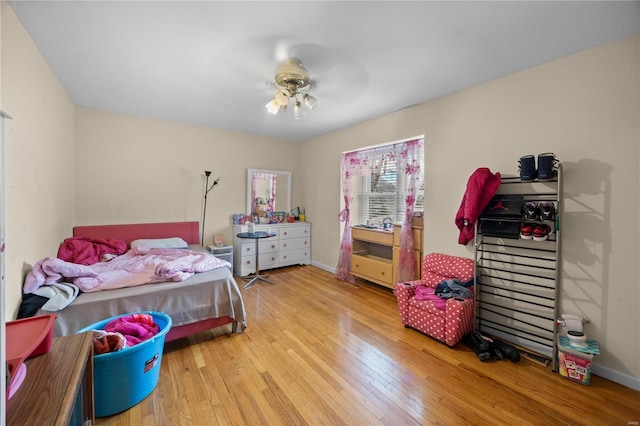 bedroom with baseboards and hardwood / wood-style floors