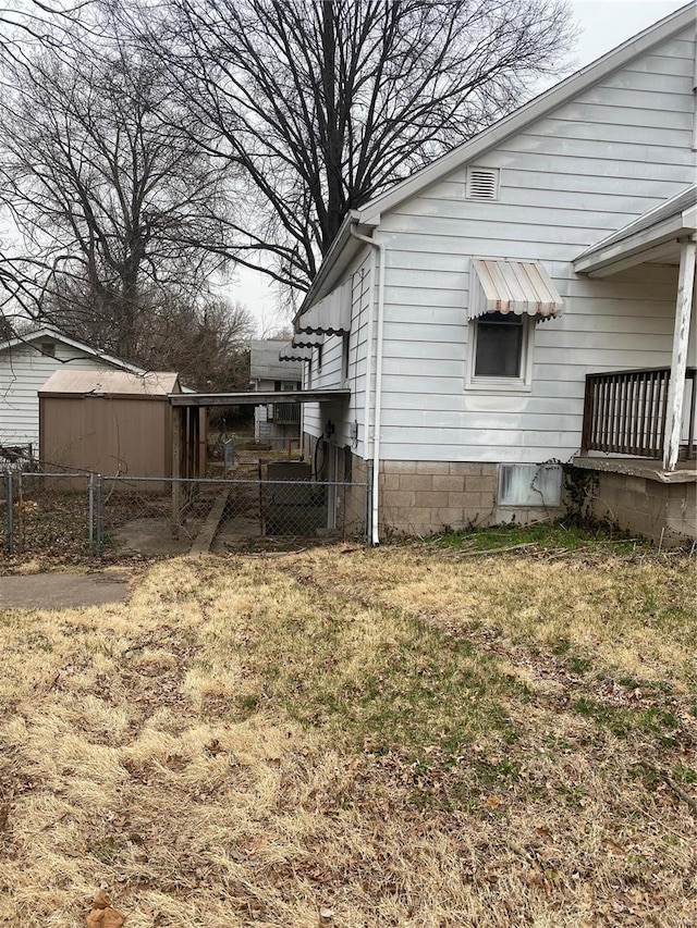 view of yard featuring fence