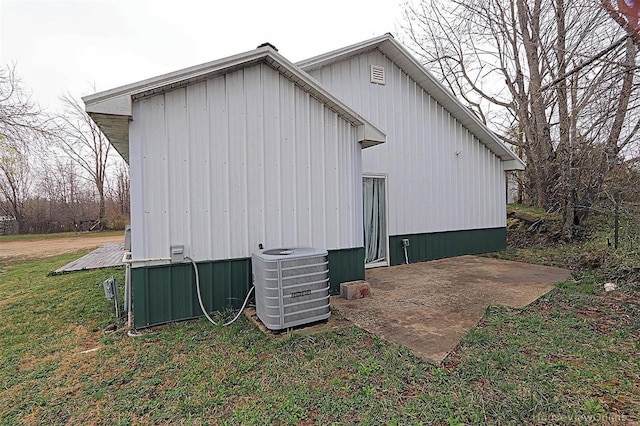 exterior space with cooling unit, an outbuilding, a lawn, and an outdoor structure