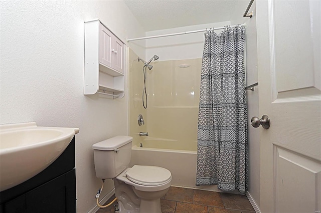 full bathroom featuring vanity, baseboards, shower / bath combination with curtain, a textured ceiling, and toilet